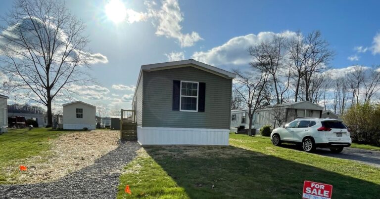 27 SKYLINE DRIVE - Best manufactured home in Deer Lakes Tarentum PA (7)