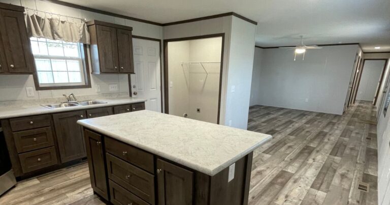 27 SKYLINE DRIVE - Best manufactured home in Deer Lakes Tarentum PA (11)