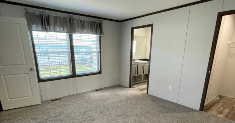27 SKYLINE DRIVE - Best manufactured home in Deer Lakes Tarentum PA (13)