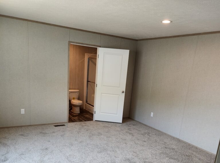manufactured home in scottdale Hilltop - lot 13300006