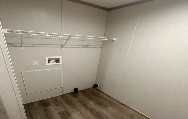 best manufactured home in royal village toledo ohio lot 110 - 00003