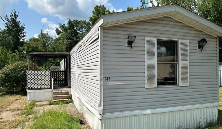 best manufactured home in royal village toledo ohio lot 147 - 00002