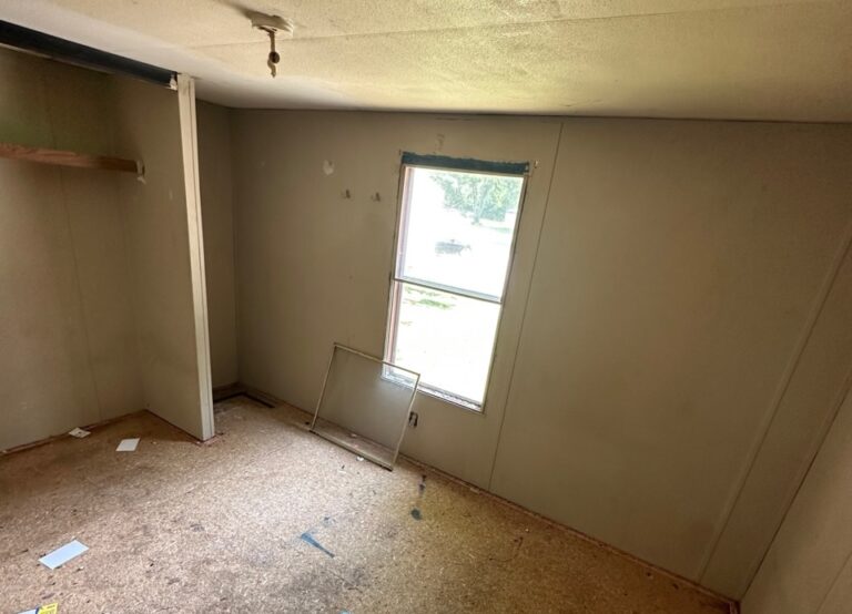 best manufactured home in royal village toledo ohio lot 147 - 00011