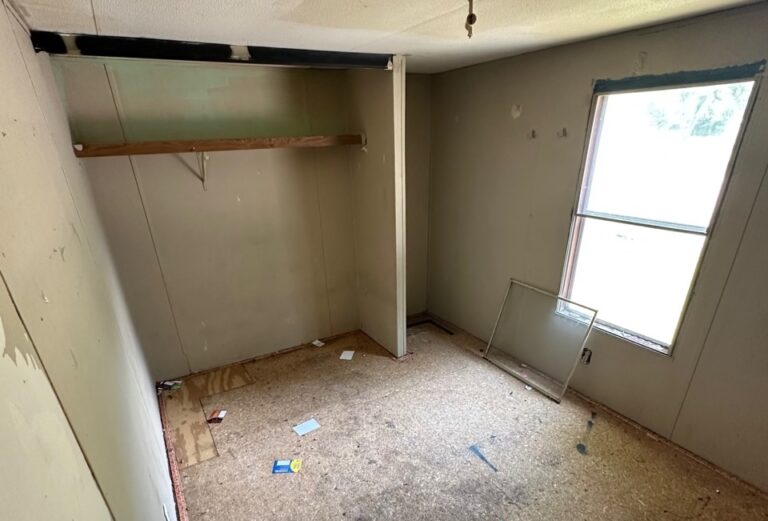 best manufactured home in royal village toledo ohio lot 147 - 00012