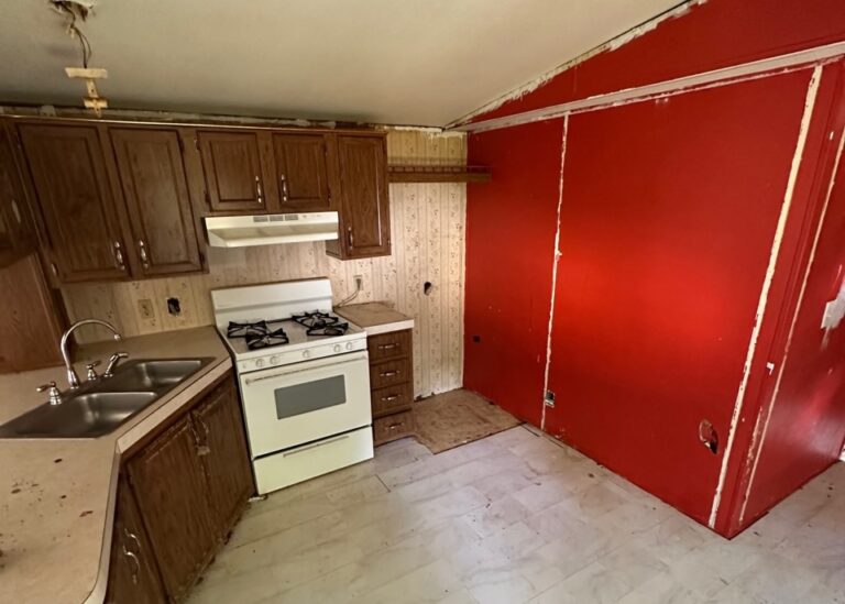 best manufactured home in royal village toledo ohio lot 147 - 00013