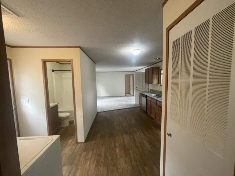 best manufactured SINGLE wide home in PIONEEER ACREES LOUISVILLE KENTUCKY - lot 101 - 10