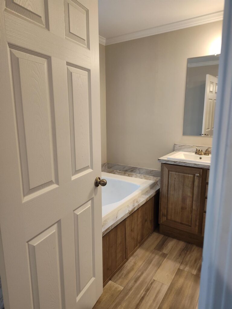 manufactured home in pinewood - lot b2 - clayton - 11