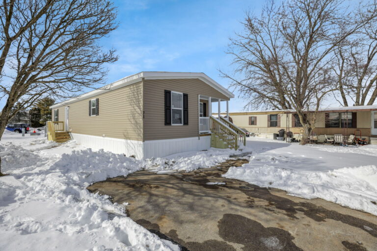 best manufactured home in crystal lake - lot 715